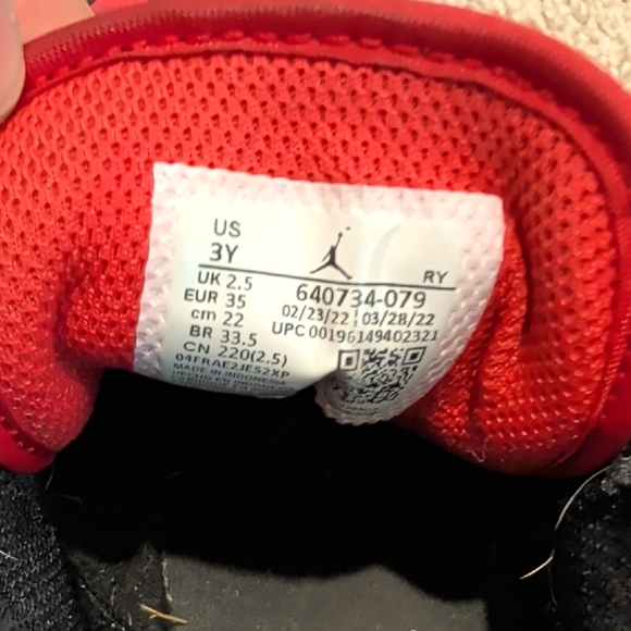 Nike Red Black White Retro High-Top Sneakers - Picture 7 of 9